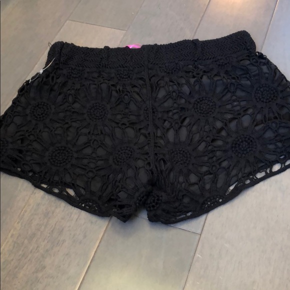 NWT Macbeth Collection crochet shorts. Size Small. - Picture 4 of 5